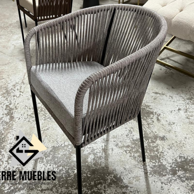 Silla Liana para Exteriores – Diseño Moderno y Confortable