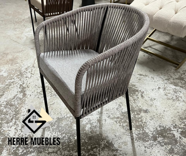 Silla Liana para Exteriores – Diseño Moderno y Confortable